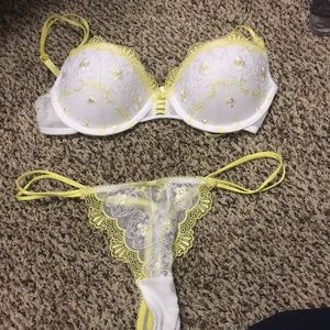 AmBrielle Lace Bra Set